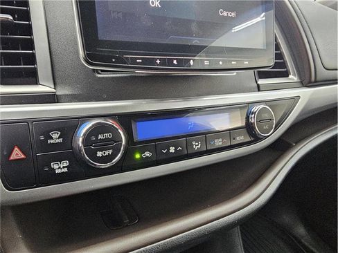 Used 2018 Toyota Highlander XLE image 24