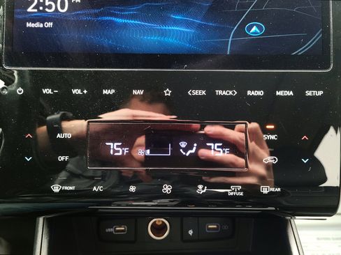 Used 2024 Hyundai Tucson Limited image 13