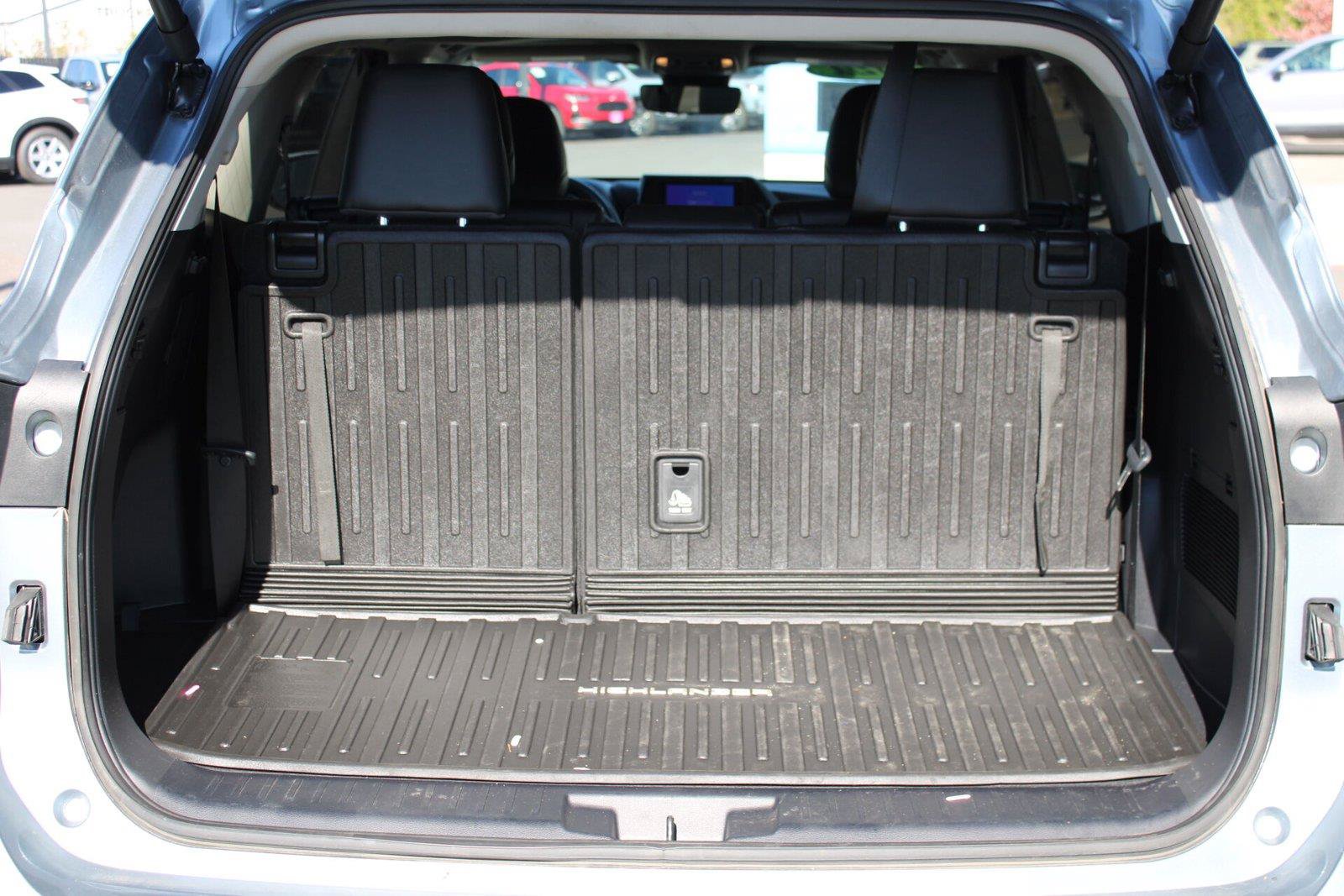 Used 2024 Toyota Highlander XLE AWD/4WD image 15