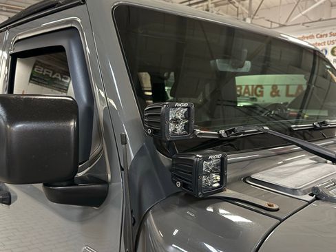 Used 2018 Jeep Wrangler Unlimited Sahara image 15