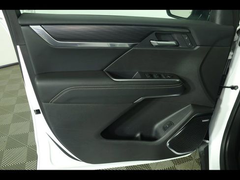 Used 2025 GMC Acadia Elevation image 22