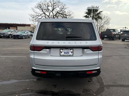 Used 2024 Jeep Wagoneer L Series II w/ Flexible Seating Group image 4