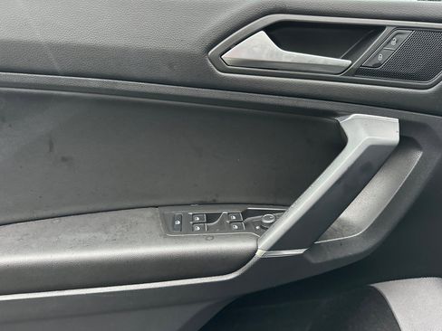 Used 2020 Volkswagen Tiguan SE image 11