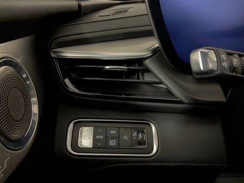 Used 2025 Buick Enclave Avenir w/ LPO, All-Weather Package image 20