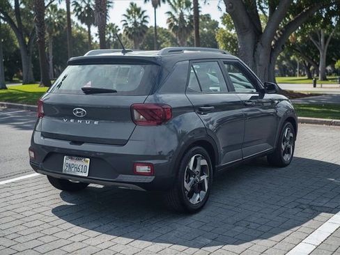 Used 2024 Hyundai Venue Limited image 5