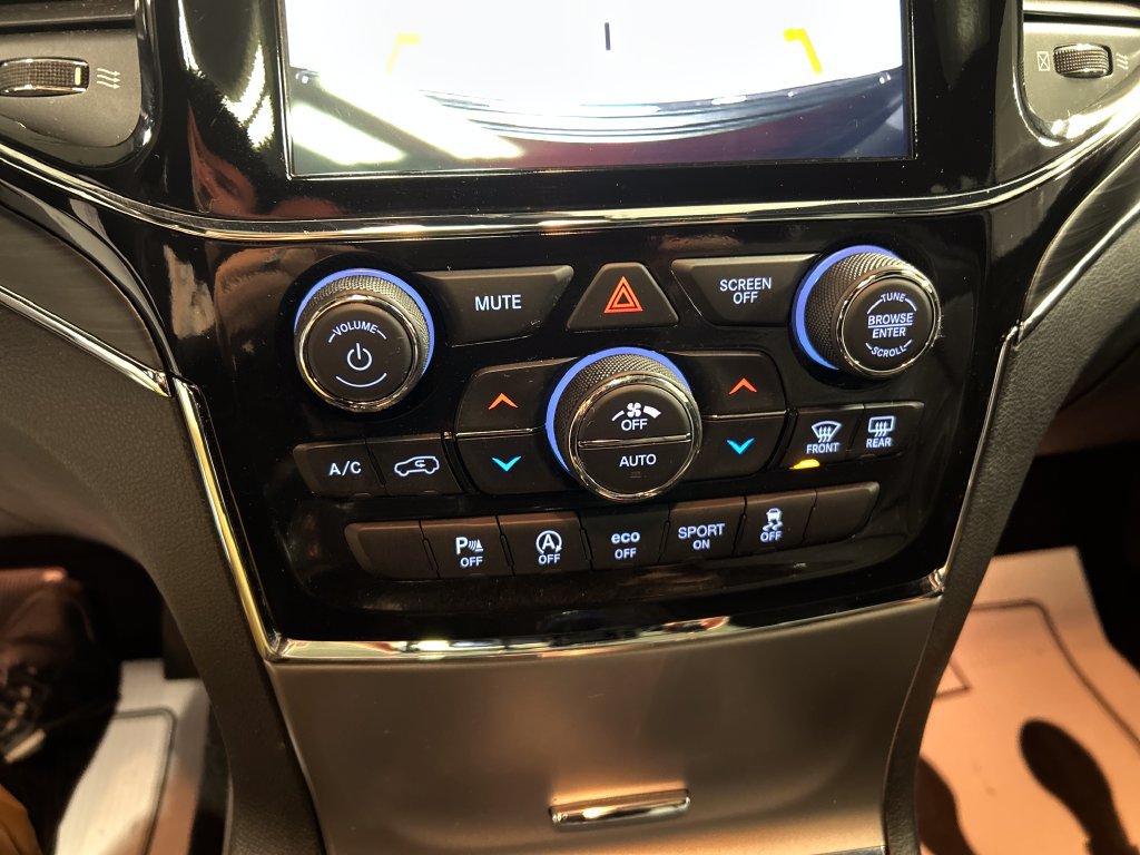 Used 2022 Jeep Grand Cherokee Limited AWD/4WD image 19