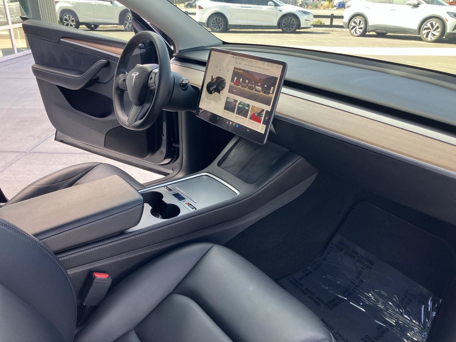 Used 2024 Tesla Model Y Long Range AWD/4WD image 21