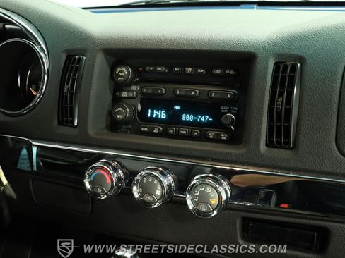 Used 2006 Chevrolet SSR w/ Preferred Equipment Group RWD image 39