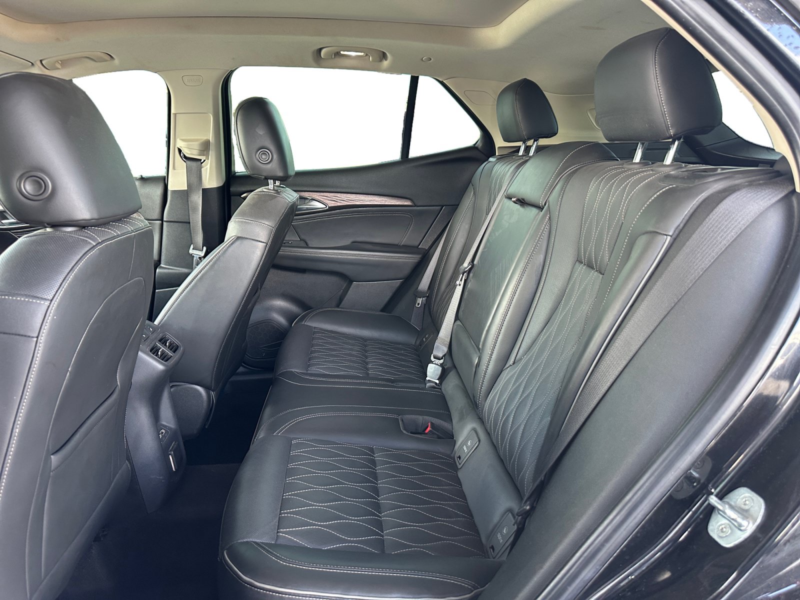 Used 2022 Buick Envision Avenir w/ Technology Package II FWD image 13