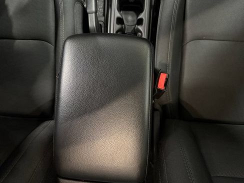 Used 2021 Jeep Wrangler Sport AWD/4WD image 16