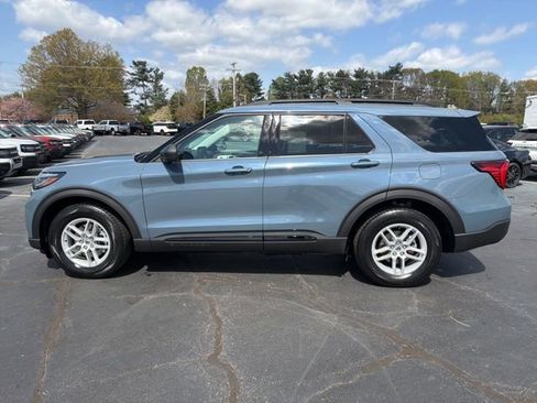 New 2026 Ford Explorer Active RWD image 4