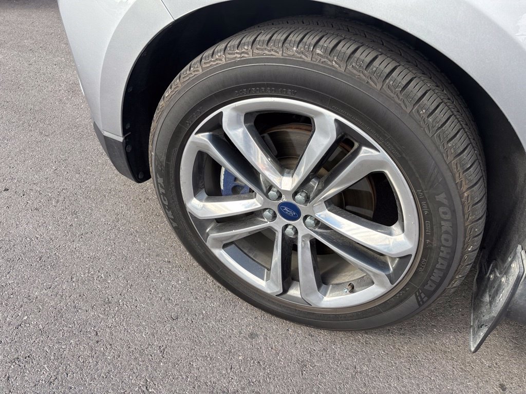 Used 2020 Ford Edge Titanium AWD/4WD image 3