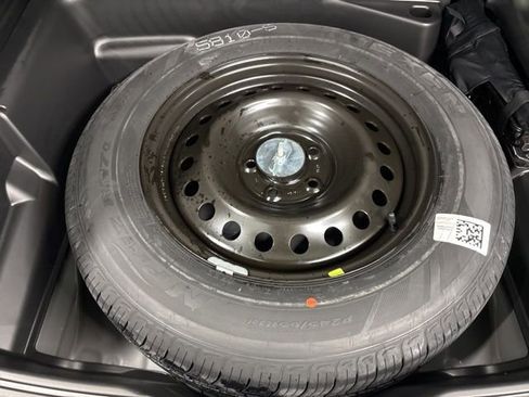 New 2025 Jeep Grand Cherokee Altitude image 14