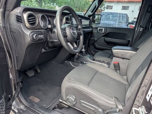 Used 2018 Jeep Wrangler Unlimited Sport image 12