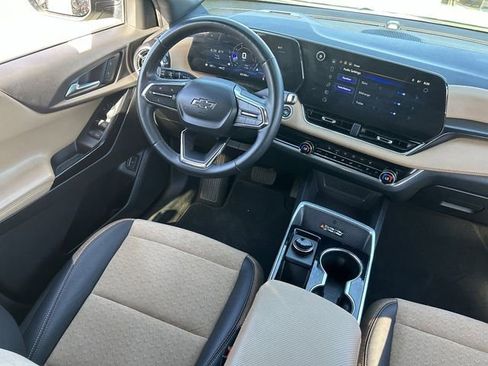 Used 2025 Chevrolet Equinox ACTIV w/ Safety and Technology Package AWD/4WD image 15