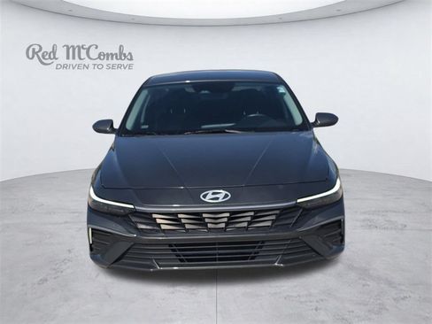 Used 2024 Hyundai Elantra SE FWD image 11