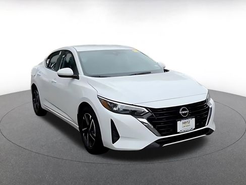 Used 2025 Nissan Sentra SV image 3