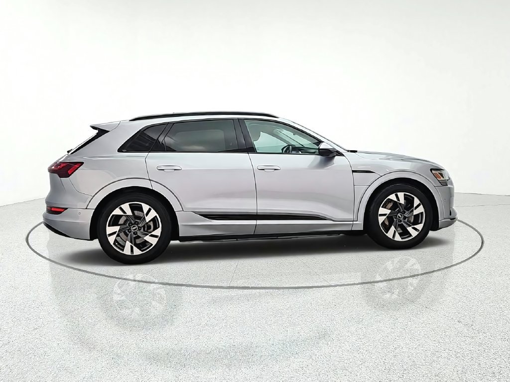Used 2022 Audi e-tron Premium AWD/4WD image 8