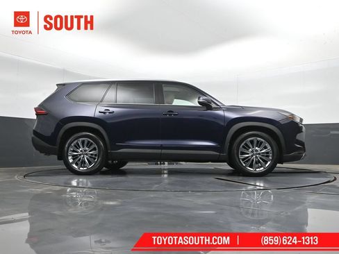 Used 2025 Toyota Grand Highlander AWD image 43
