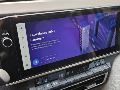 Used 2025 Toyota Camry LE image 28