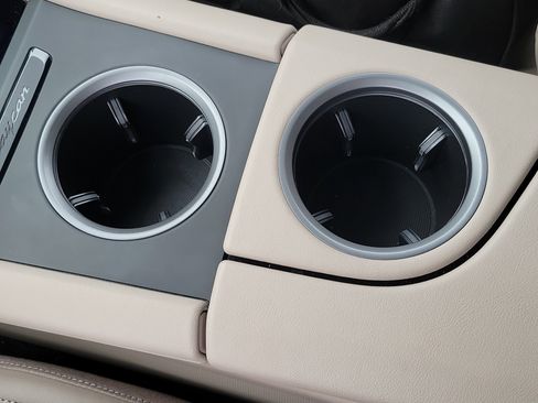 Used 2025 Porsche Taycan image 22