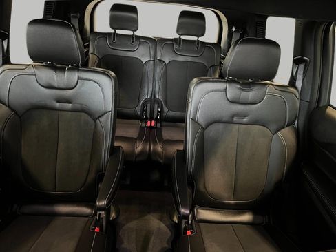 Used 2025 Jeep Grand Cherokee L Laredo image 24