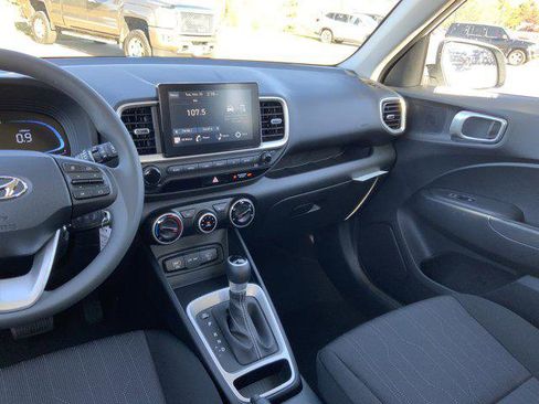 New 2026 Hyundai Venue SE image 7