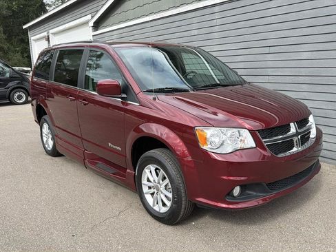 Used 2019 Dodge Grand Caravan SXT FWD image 14