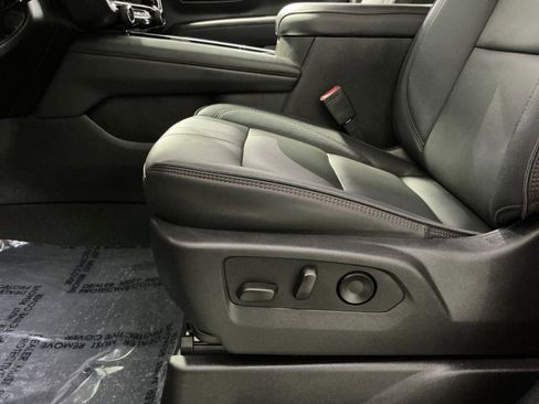 Used 2025 Chevrolet Suburban RST w/ Comfort Package image 22