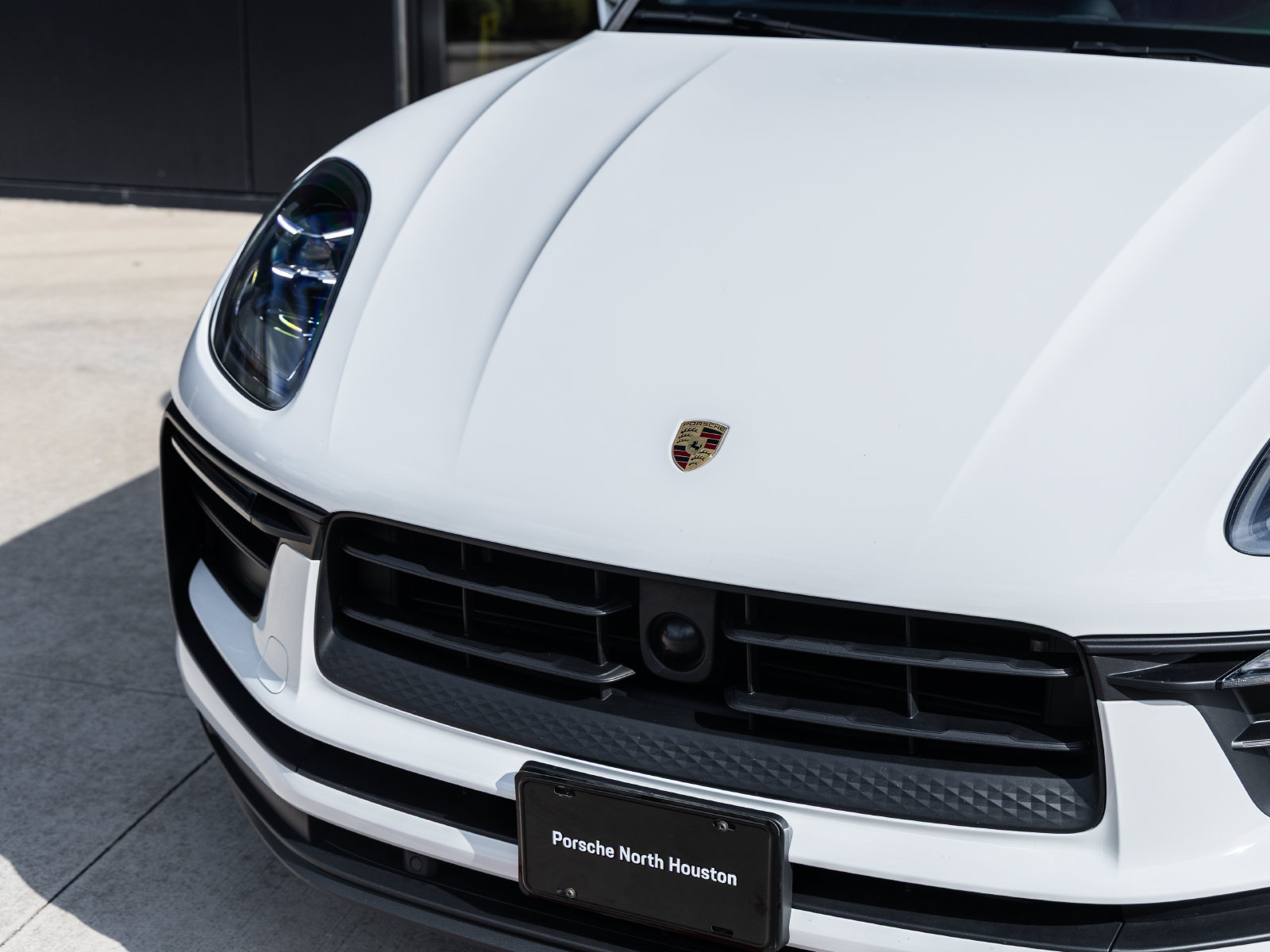 Certified 2025 Porsche Macan w/ Premium Package Plus AWD/4WD image 17