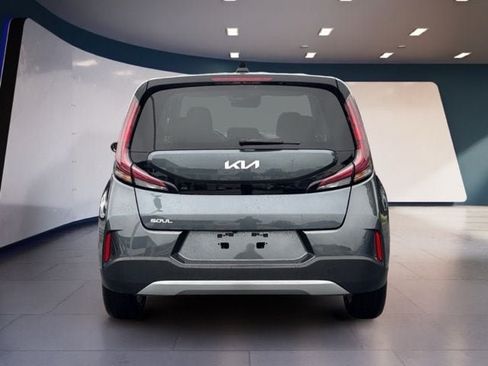 Certified 2025 Kia Soul LX w/ LX Technology Package FWD image 4