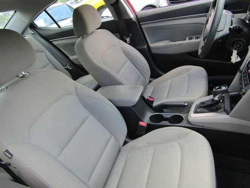 Used 2017 Hyundai Elantra SE FWD image 5