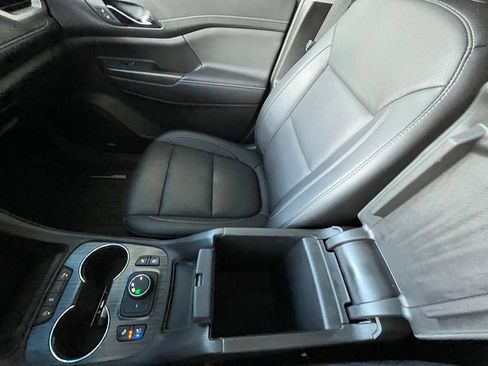 Used 2023 GMC Acadia SLT w/ Technology Package FWD image 25