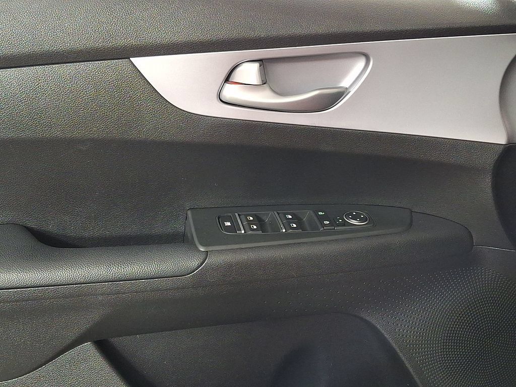 Used 2023 Kia Forte LXS w/ LXS Technology Package FWD image 14