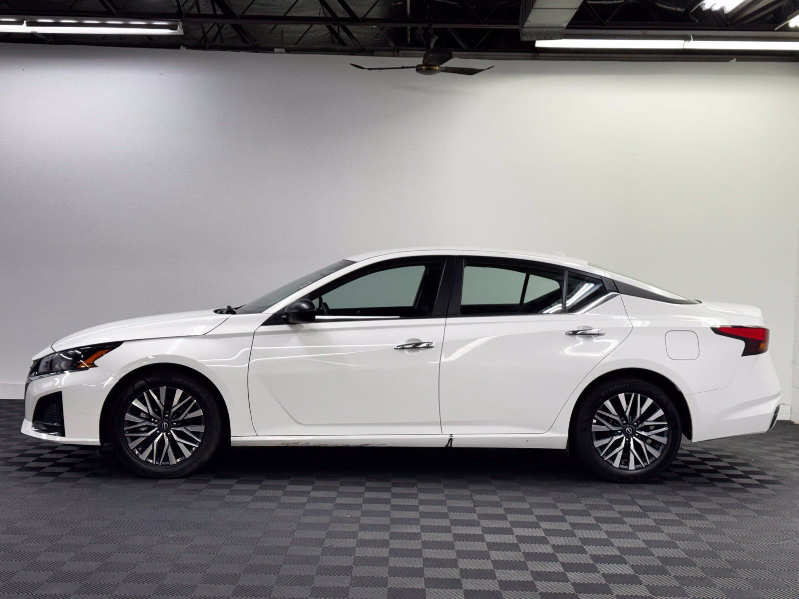 Certified 2025 Nissan Altima 2.5 SV FWD image 4