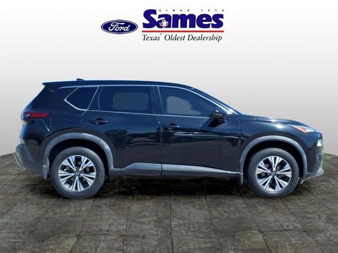 Used 2021 Nissan Rogue SV FWD image 2