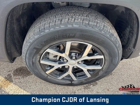 Used 2023 Jeep Grand Cherokee L Limited AWD/4WD image 31