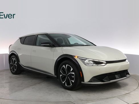 Used 2024 Kia EV6 Wind image 4