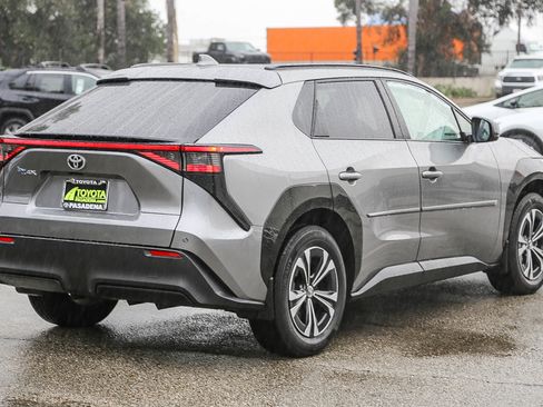 Used 2023 Toyota bZ4X XLE image 6