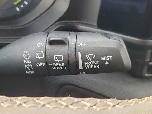 Used 2025 Jeep Wrangler Willys AWD/4WD image 28