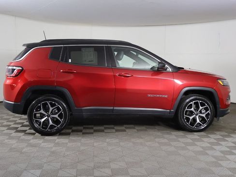 Used 2025 Jeep Compass Limited AWD/4WD image 17