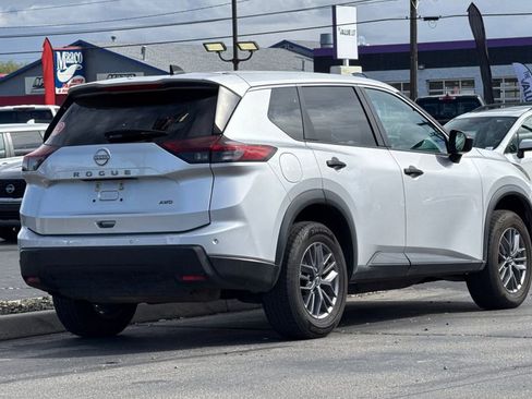 Used 2024 Nissan Rogue S image 4