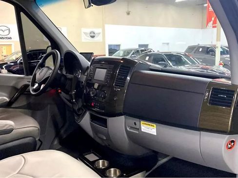 Used 2016 Mercedes-Benz Sprinter 2500 image 18