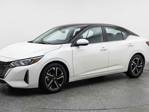 Used 2025 Nissan Sentra SV image 3