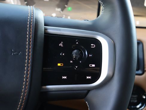 Used 2025 Nissan Armada Platinum Reserve image 42