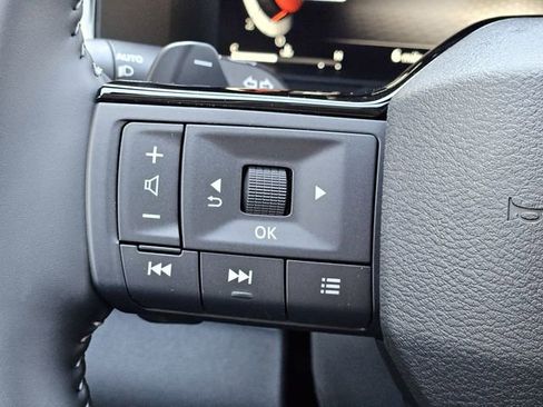 New 2026 Nissan Pathfinder SL w/ SL Premium Package (P04) FWD image 16