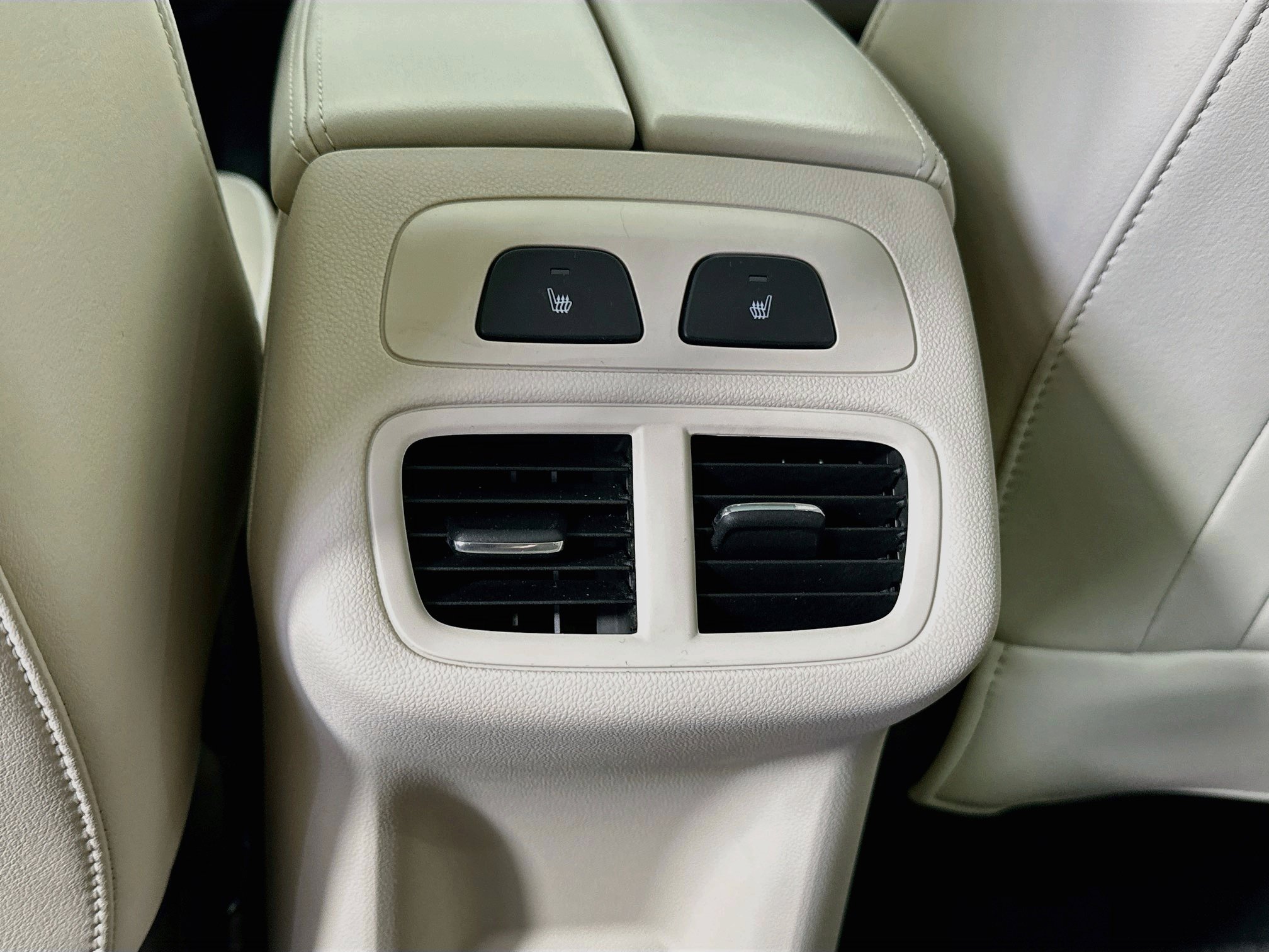 Used 2022 Buick Envision Avenir w/ Technology Package II FWD image 26