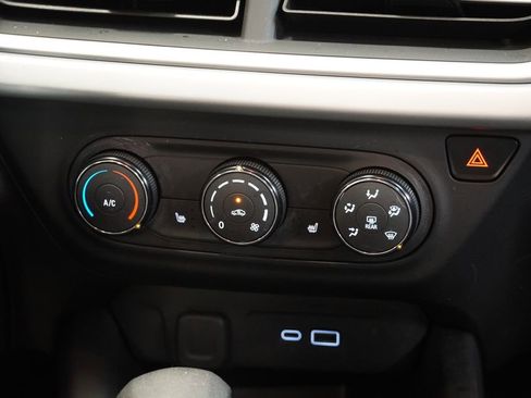 Used 2024 Chevrolet Trax LS w/ LS Convenience Package image 20