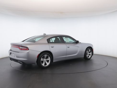 Used 2016 Dodge Charger SXT image 27