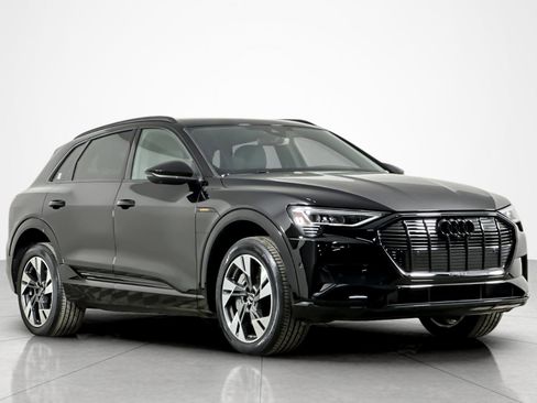 Used 2023 Audi e-tron Premium w/ Convenience Plus Package image 7
